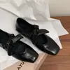 Nova coleção feminina 2026: sapatilhas rasas de couro, bico quadrado, estilo francês requintado, com um lindo detalhe de laço, sapatos Mary Jane baixos