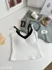 Camisola de chica caliente de verano para mujer, imitación de dos piezas con copas incorporadas, diseño de color contrastante, adecuada para usar sola o en capas, con una espalda bonita y corte ajustado