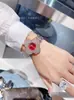 Soporte de Envío Directo Trébol de Cuatro Hojas Completo de Diamantes Nicho Lujo Ligero Tendencia de Moda Correa de Acero Reloj de Cuarzo para Mujer Reloj Deichka
