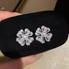 Aretes de Perla con Diseño de Cuatro Flores, Aretes de Estilo Dulce y Fresco de Alta Gama, Compactos, Modernos y Versátiles para Mujer