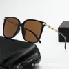 Gafas de sol con cadena y montura cuadrada 2024, de alta calidad, modernas y modernas, para mujer, transfronterizas, europeas y americanas, sencillas, para celebridades de Internet.