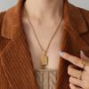 Noria diseño francés colgante cuadrado de 26 letras cadena clavicular chapado en oro de 18K acero de titanio joyería de fábrica al por mayor