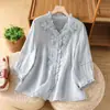 Camisa de Algodón Lino con Encaje y Bordado Estilo Nacional Chino Cuello en V para Mujer Verano Moda Joven Hermosa Top de Ramio que Reduce la Edad
