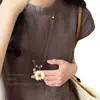 Collar de Flor de Resina Amarillo Dopamina para Mujer, Nuevo Estilo Étnico Chino de Verano, Colgante Largo para la Costa, Accesorio de Ropa