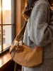 Bolsa de Camurça da Moda para Mulheres 2026 Nova Casual Versátil Bolsa de Ombro de Axila Bolsa Transversal para o Dia a Dia Cross-Border