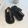 Zapatos casuales de cuero estilo coreano para niños con suelas suaves, zapatos para caminar para niños pequeños, nuevos modelos primavera y otoño 2026, mocasines para niños