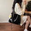 Bolso de hombro tipo tote grande de cuero encerado al aceite para mujer, nuevo modelo 2026, de alta gama, lujo ligero, moda nicho, bolso de hombro para ir al trabajo