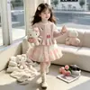 Vestido de menina, nova coleção outono 2026, vestido infantil de manga longa para primavera e outono, conjunto de duas peças com suéter cardigã para bebê