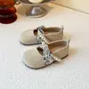 Sandália Birkenstock Plataforma com Pérolas e Salto Escondido Slip-on Outono 2025 Novo Estilo Calçados Externos Mary Jane Peep-toe Meia Sandália
