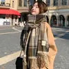 Bufanda Nueva para Mujer Invierno Estilo Japonés y Coreano Combinación Total Cuadros Cálida Engrosada Bufanda para Pareja Estudiante Moderna Sensación de Alta Gama Chal