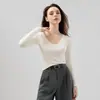 Fábrica Jimo personaliza camisetas básicas de cuello redondo grande en forma de U para mujer con logo personalizado, tops OEM de acetato, lana y seda