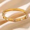 Pulsera de acero de titanio, estilo de celebridad de internet europeo y americano, pulsera rectangular con diamantes verdes, oro de 18 quilates, lujo ligero, sensación de alta gama, pulsera de acero inoxidable para mujer