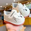 Sapatos de Criança Primavera e Outono Novo Estilo Sapatos de Bebê para Iniciantes 1-2 Anos Sapatos Infantis Solado Macio Antiderrapante Sapatos de Desenho Animado com Som