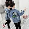 Jaqueta Jeans Feminina 2026 Nova Primavera e Outono Estilosa Jaqueta Trench para Bebês e Crianças Maiores, Cardigã Top de Comprimento Médio Tendência
