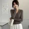 Camiseta básica de cuello en V para mujer, adecuada para primavera y otoño, se puede usar como capa interior o exterior, corte ajustado, estilo puro y elegante, color liso, camiseta de manga larga