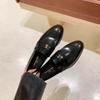 Sapatos de Couro Bovino de Primeira Camada com Saltos Grossos, Mocassins Slip-On de Couro de Primeira Camada para Mulheres, Estilo Arco do Triunfo com Fivela Dourada