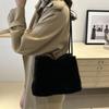 Bolsa de Ombro Mao Mao Outono Inverno Nova Senso Avançado Feminina 2024 Design de Nicho Bolsa de Axila para o Dia a Dia Portátil