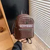 Mochila de Alta Qualidade com Padrão Trançado Retrô para Mulheres 2025 Nova Moda Versátil Bolsa de Estudante Mochila Pequena de Viagem