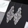 ¡Guau!Moda Transfronteriza Europea y Americana, Varios Pendientes Largos Metálicos de Borla Exagerada de Estilo Moderno con Elementos Elegantes