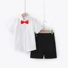 Conjunto de três peças para meninos com shorts de manga curta e gravata borboleta, roupa formal de verão para crianças, adequado para meninos mais velhos e pajens para apresentações