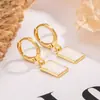 Aretes cuadrados de nácar sintético, diseño de nicho, elegantes aretes de goteo de aceite, aretes de botón con estilo, nuevo modelo 2025 para mujeres a la moda