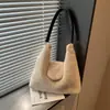 Bolso de Mano de Peluche de Moda de Alta Gama Transfronterizo 2026 Bolso Tote Peludo Versátil Elegante para el Trabajo