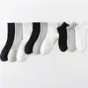 Calcetines de Color Sólido para Hombre, Simples y Versátiles, Calcetines de Algodón Negros, Blancos y Grises, Sin Costuras, Calcetines para Todas las Estaciones Deportivos y Casuales, Calcetines Zhuji para Hombre