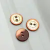 Botões de concha de renda fresca pequenos de 11,5 mm com dois furos para camisas, cardigãs e vestidos, feitos de madrepérola branca com acabamento a laser