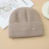 Chapéu Feminino Novo Outono e Inverno Cor Sólida Etiqueta Quadrada Gorro de Pelo de Coelho Lã para Exterior Espessado Quente Chapéu de Tricô Pulôver