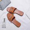 Sandálias Femininas Slip-On Pequenas com Fivela Prateada Estilo Coreano, Sandálias Baixas com Fivela French Lock para Verão 2026, Meio Chinelos Femininos para Uso Externo