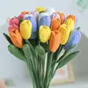 Flor de tulipán de lana cerrada terminada flor tejida ramo de mano ganchillo al por mayor Día de San Valentín Día del Maestro