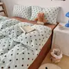 Conjunto de Cuatro Piezas de Leche Polar Clase A con Lunares para Otoño e Invierno Estilo Sencillo Conjunto de Tres Piezas de Ropa de Cama de Polar Coral Grueso y Cálido