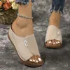 Pantuflas casuales de suela gruesa para mujer de talla grande, modelo nuevo 2025, tira ancha, estilo simple y moderno, con abertura en la punta y tacón de cuña