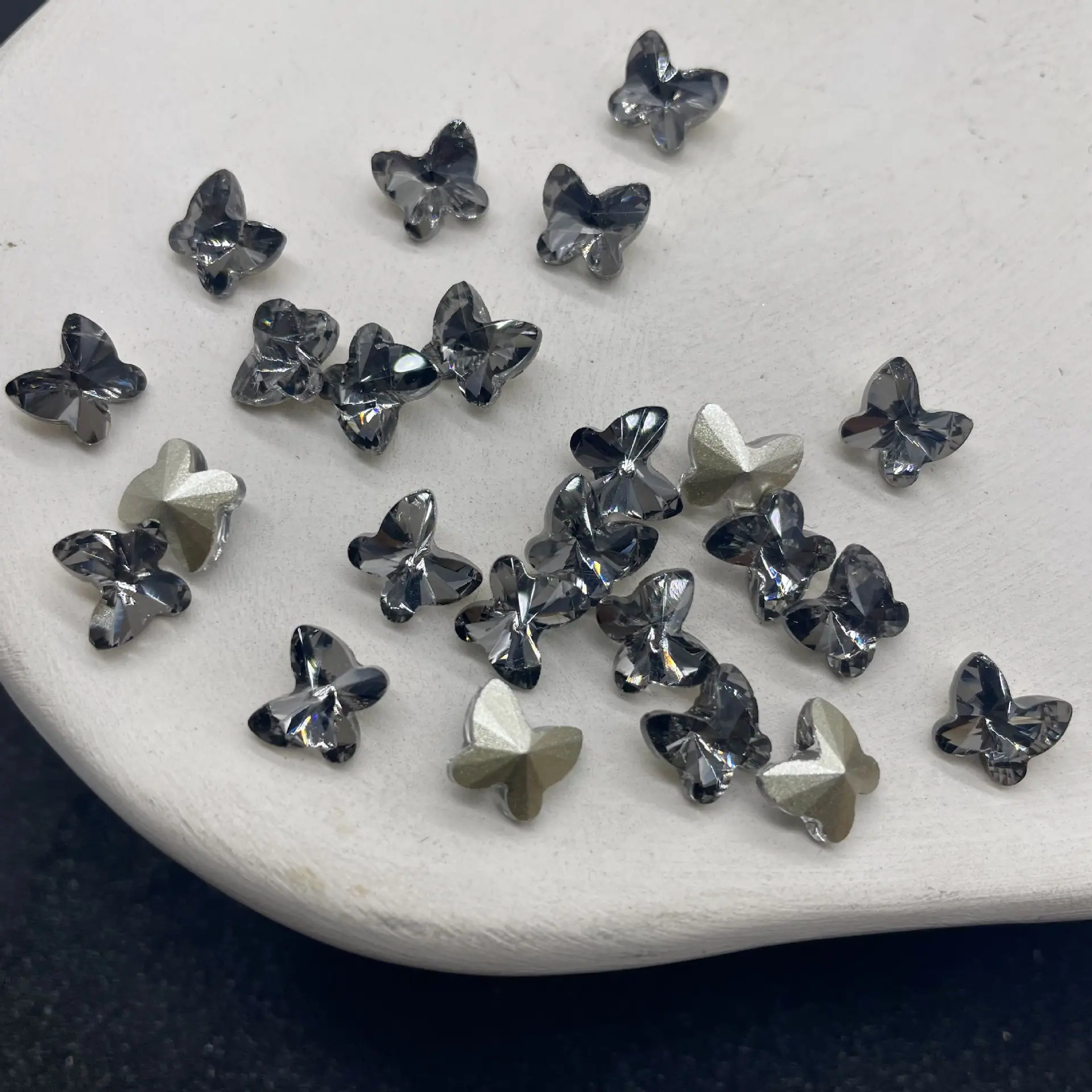 灰色.jpg