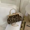 Bolsa Pelúcia Casual Grande Capacidade Estilo Coreano 2025 Feminina Corrente Estampa Leopardo Colorida Personalizada Uma Ombro Transversal Concha Bolsa de Mão