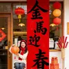 Decoración de Año Nuevo 2026 Banderín Rojo con Caligrafía Tela Colgante Día de Año Nuevo Evento en Centro Comercial Montaje de Atmósfera Festiva Tela de Fondo