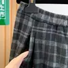Pantalones de cuadros estilo coreano, pantalones cropped para mujer, nueva colección de otoño 2026, pantalones anchos holgados y casuales, creando un look relajado y estiloso