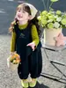 Conjunto de tres piezas de mezclilla con lunares para niñas de comercio exterior, otoño 2026, nuevo y elegante atuendo infantil, ropa infantil de moda para niñas, popular en internet