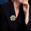Broche de flor de tela hecho a mano fresco pequeño temperamento femenino hilo de seda ramillete nicho alto sentido del diseño accesorios pin