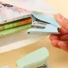 Conjunto de Mini Grampeador de Desenho Animado com Padrões Criativos, Removedor de Grampos Economizador de Esforço, Ferramenta Portátil de Estudo para Escritório e Estudantes