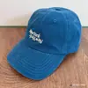 Gorra de Béisbol Blanca Bordada Casual Estilo Coreano para Mujer con Circunferencia de Cabeza Grande, Visera Ancha y un Toque de Lujo para Caras Grandes