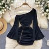 Vestido de Otoño Nuevo para Mujer con un Diseño Único, con Escote Diagonal, Hombro Descubierto, Mangas Acampanadas, Ceñido a la Cintura y Falda Ajustada