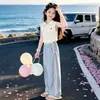 Conjunto de Verano para Niñas 2026 Estilo Coreano para Niñas Mayores, Blanco sin Mangas de Seda de Hielo, Pantalones Casuales de Encaje Azul Acqua