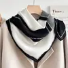 Lenço de Gaze Floral Preto, Lenço de Pescoço, Lenço Quadrado Pequeno 70cm, Lenço Feminino Fino, Lenço de Cabeça de Luxo, Estilo Mãe