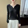 Suéter de punto minimalista de canalé con cuello en V 100% lana para mujer, corte ajustado, versátil, cálida camiseta base de punto