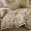 Juego de cuatro piezas de encaje bordado de algodón 100% estilo francés Clase A, sábana y funda de edredón de jacquard teñido en hilo estilo princesa de algodón puro, juego de tres piezas para dormitorio 4