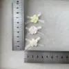 Cuentas de Flores Mini Dulces Accesorios de Lazo Cruzado Estilo Nuevo de Primavera Ropa Interior Calcetines Ropa para Mascotas Accesorios para Ropa