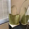 Bolsa de Palha Trançada Vazada para Mulheres, Nova Moda Verão 2026 Tendência Bolsa de Ombro para o Dia a Dia com Grande Capacidade