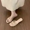 Sandalias de cuña abiertas estilo francés Chuyuji con hebilla metálica plisada para mujer 2026, sandalias romanas exquisitamente bellas