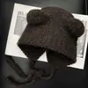 Moda cálida gorro con cordones de orejas de oso para mujer, invierno cálido, protección para los oídos, lindo sombrero de punto de lana de felpa